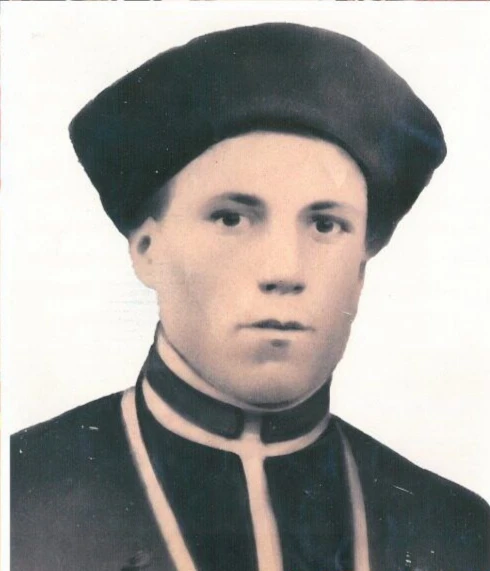 Одна фотография и год рождения — начало семи поколений